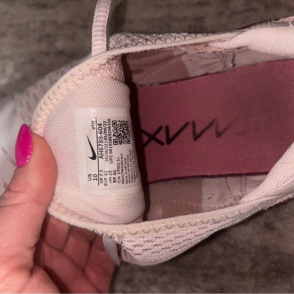 Nike Air Max 270 in Cream and Black - Picture 5 of 6